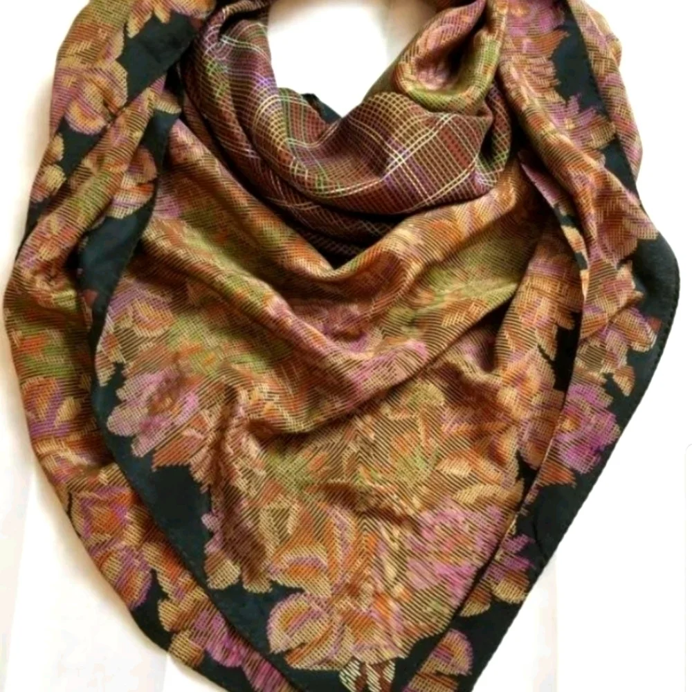 Beautiful fun Polyester scarf with roses